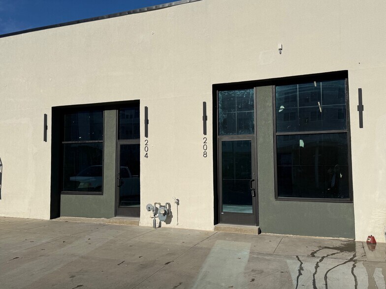 More Photos Of 201 Elm Ave, Waco Storefront Retail Office For Lease