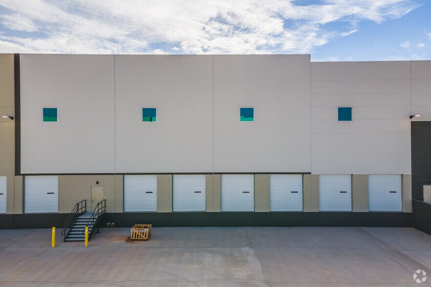 More Photos Of 855 N 107th Ave, Avondale Warehouse For Lease