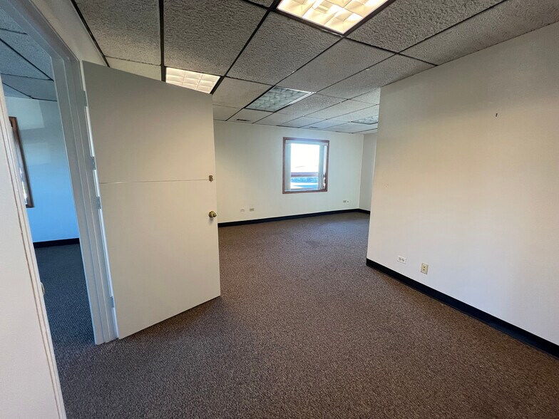 More Photos Of 329-335 Irving Park Rd, Roselle Office For Sale