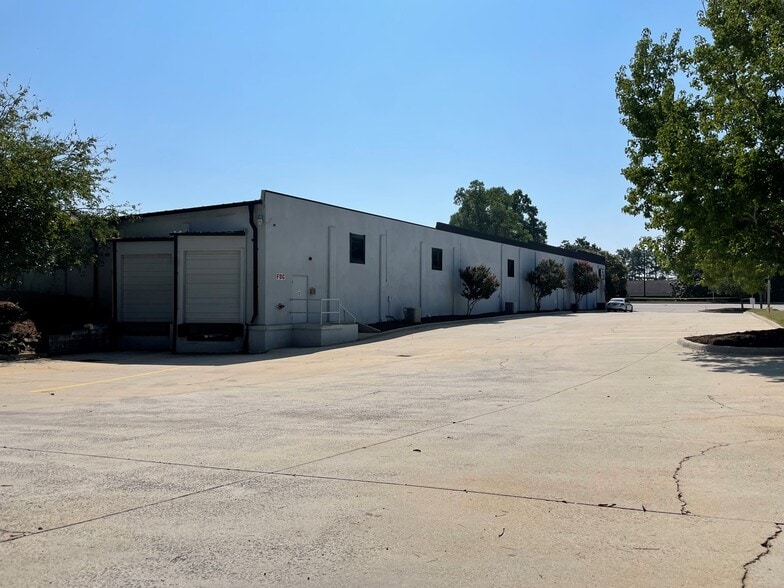 More Photos Of 528 S Cherry Rd, Rock Hill Warehouse For Lease