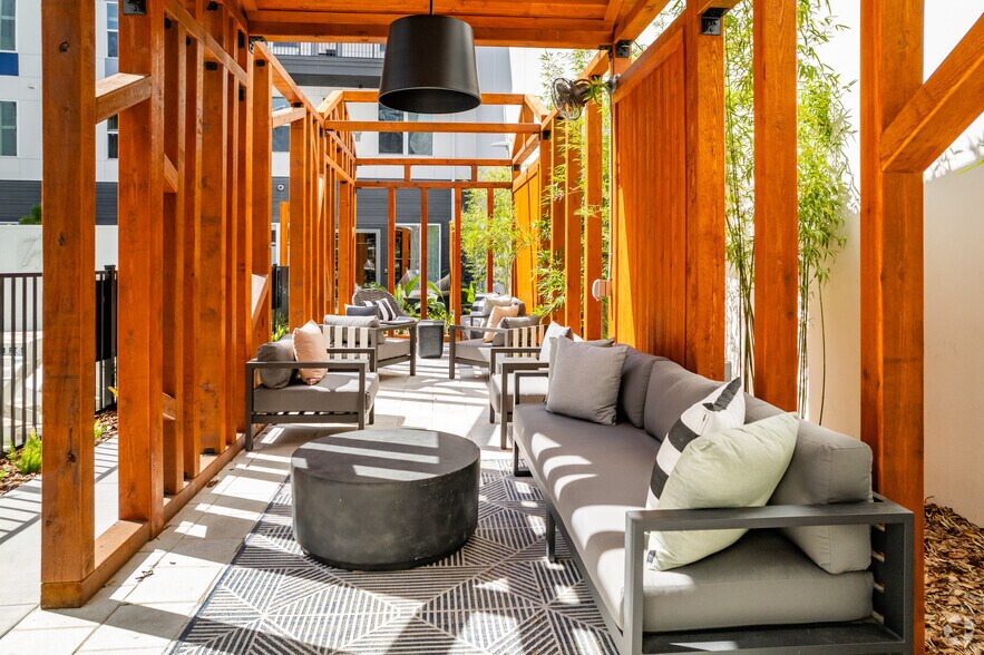 More Photos Of 1647 E Colonial Dr, Orlando Apartments For Sale