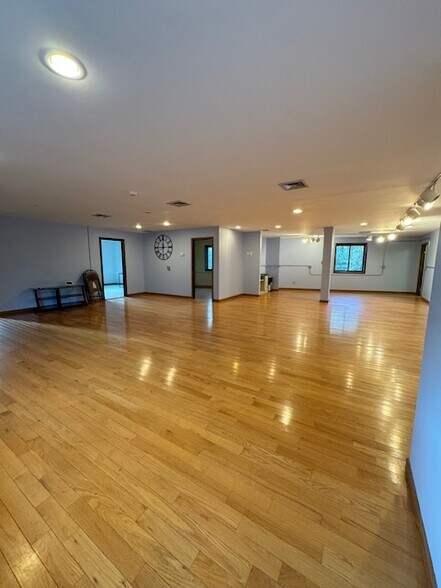 More Photos Of 8 Maple Dr, Monroe Warehouse For Lease