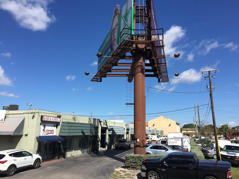 Primary Photo Of 2150 W 10th Ct, Hialeah General Retail For Lease