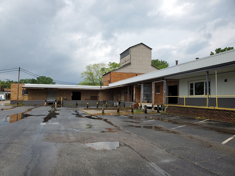 More Photos Of 320 Park St, Coloma Industrial For Sale