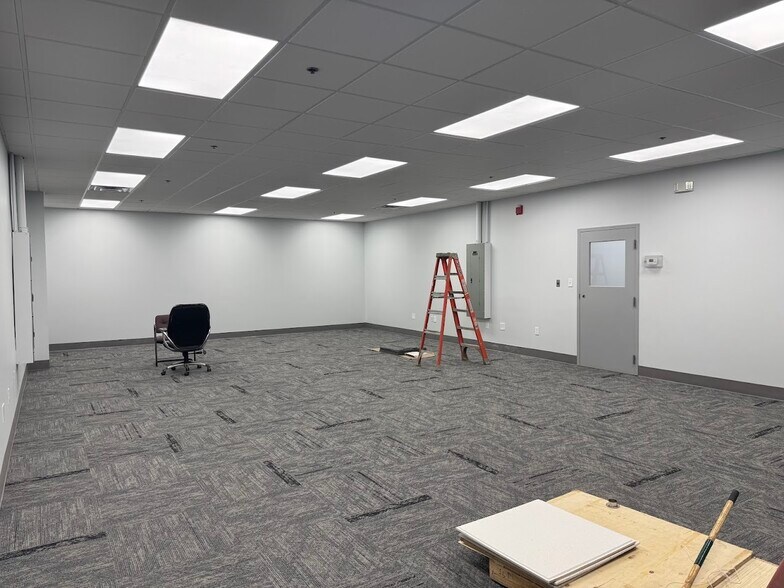 More Photos Of 188 Earl Davis Dr, Russellville Manufacturing For Lease