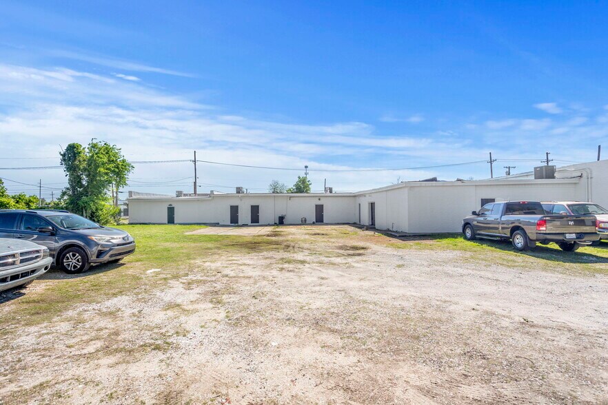 More Photos Of 409 Scott St, Lake Charles Bank For Sale