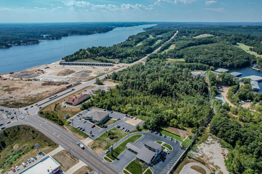 More Photos Of 109 Horseshoe Bend Pky, Lake Ozark Office For Sale