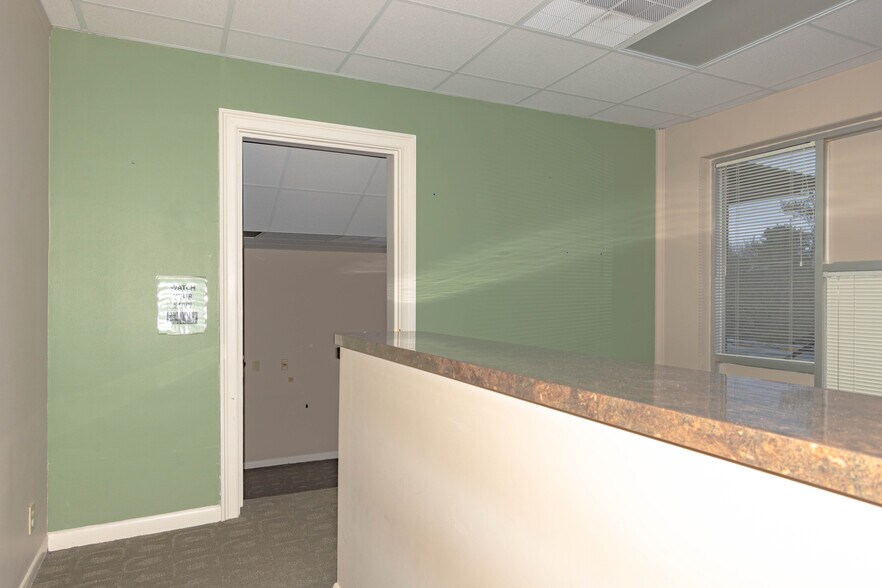 More Photos Of 1401 Applewood Dr, Dalton Medical For Lease