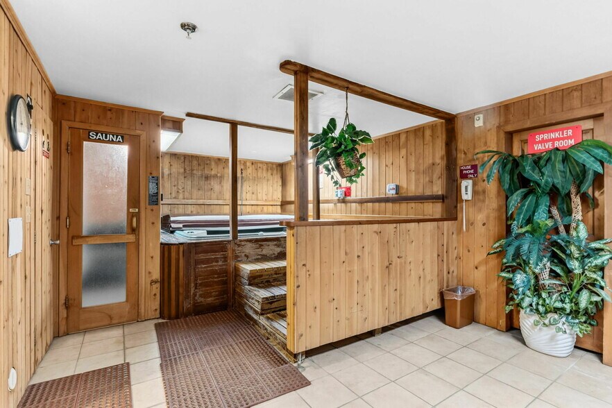 More Photos Of 205 Beaver Lodge Rd, Frisco Hotel For Sale