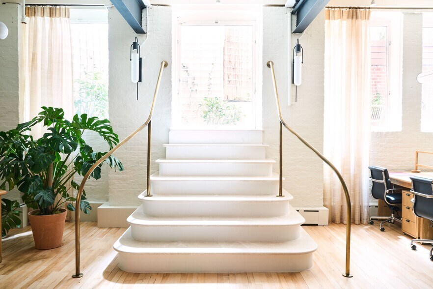 More Photos Of 134 Charles St, New York Office For Sale
