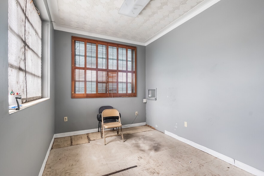 More Photos Of 775 NW 21st St, Miami Service For Lease