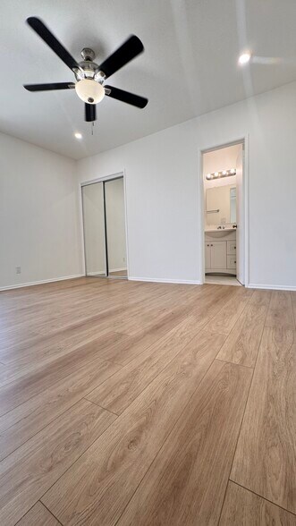 More Photos Of 1042 Western Ave, Glendale Apartments For Sale