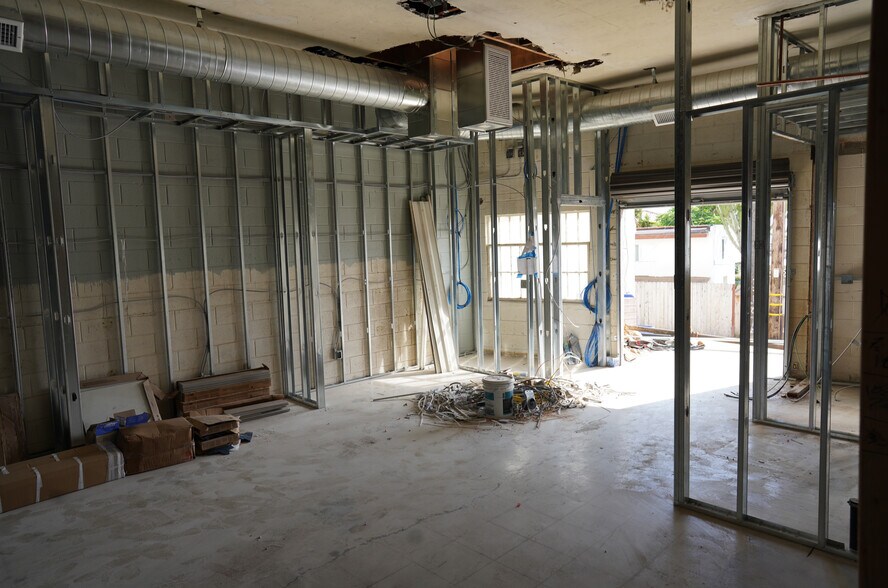 More Photos Of 5622-5624 La Jolla Blvd, La Jolla Storefront Retail Residential For Sale