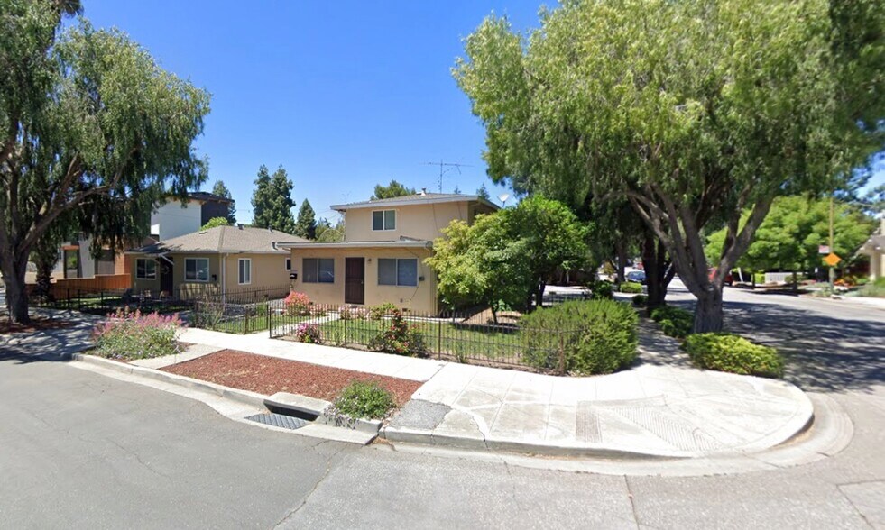 More Photos Of 284 Elmwood St, Mountain View Multifamily For Sale