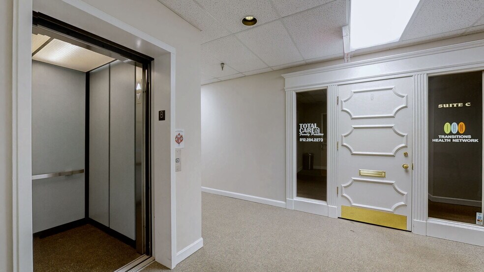 More Photos Of 1701 Spring St, Jeffersonville Medical For Sale