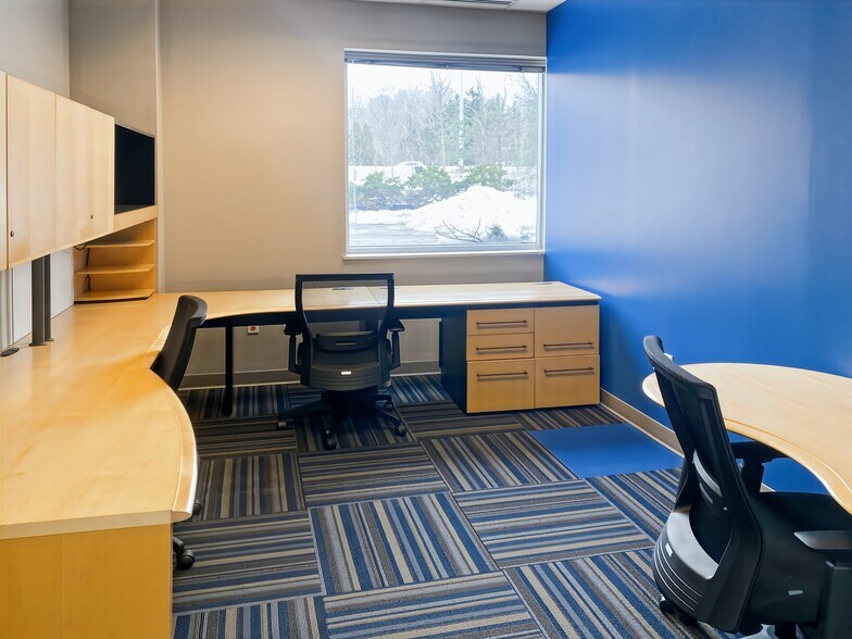 More Photos Of 30575 Bainbridge Rd, Solon Coworking Space