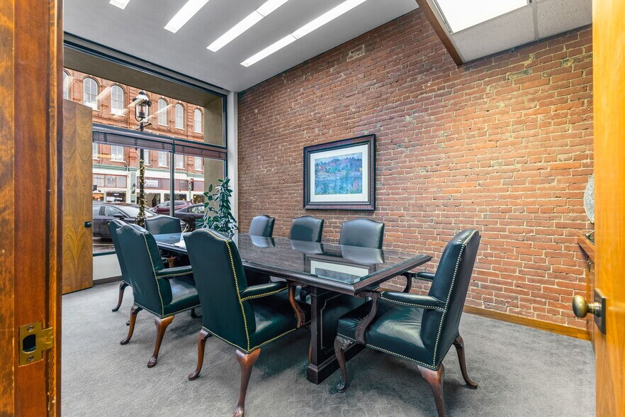 More Photos Of 387 Court St NE, Salem Office For Sale