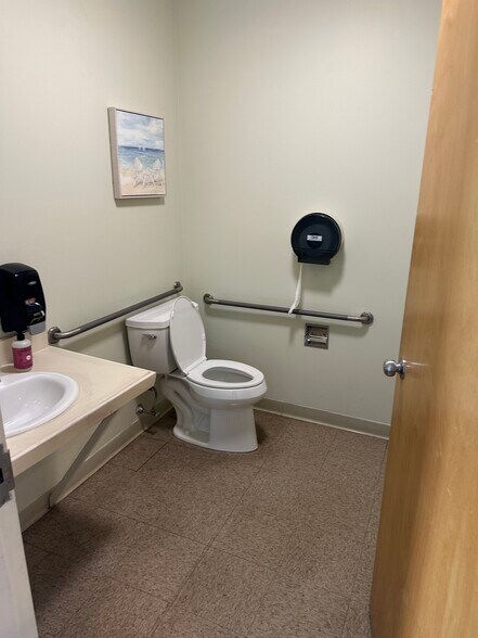 More Photos Of 152 Lynnway, Lynn Office For Sale