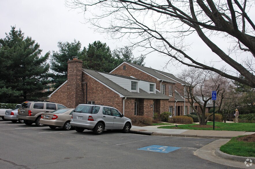 Primary Photo Of 11731-11737 Bowman Green Dr, Reston Medical For Lease