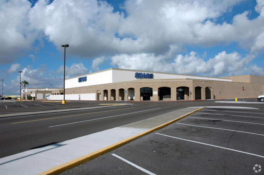 Primary Photo Of 1305 Airline Rd, Corpus Christi Department Store For Lease