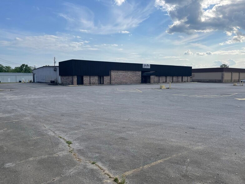 More Photos Of 134 Elm St, Anniston Freestanding For Lease