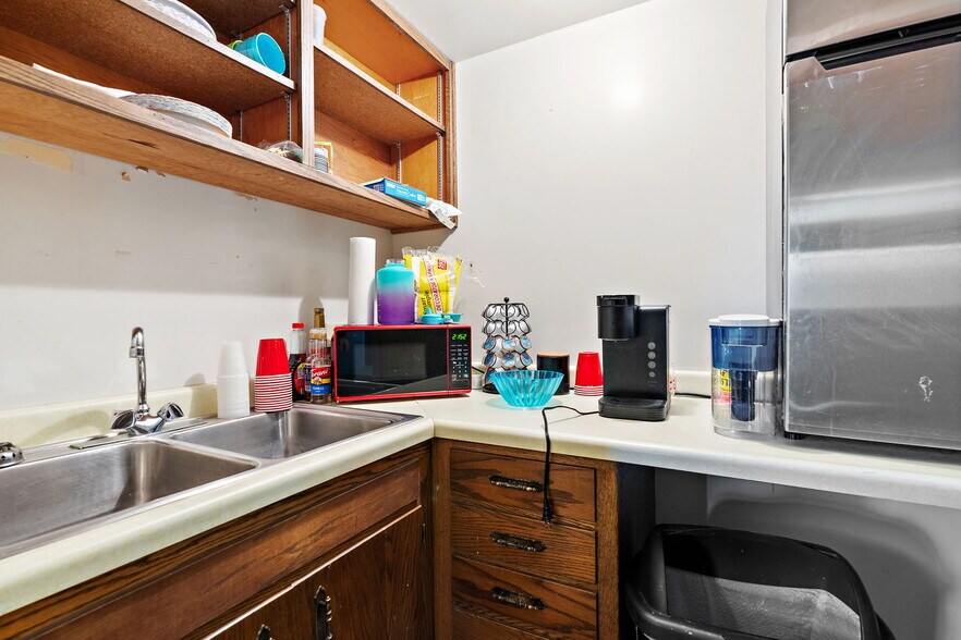 More Photos Of 101 S Main St, Pine Island General Retail For Sale