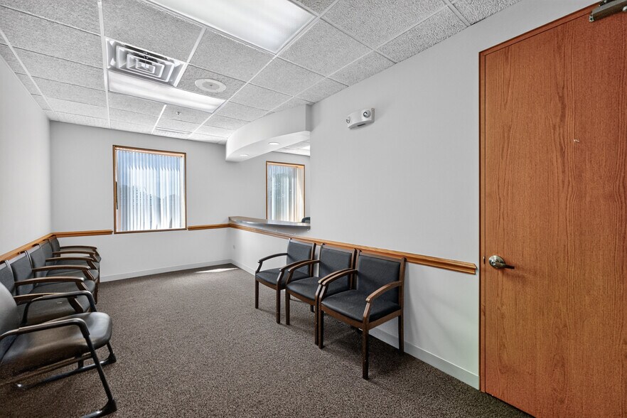 More Photos Of 290 Springfield Dr, Bloomingdale Medical For Lease
