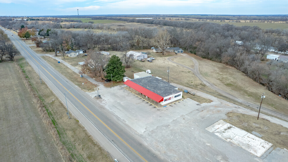 More Photos Of 1012 6th St, Maysville Supermarket For Sale