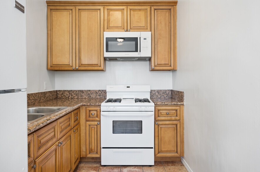 More Photos Of 1044 N Bonnie Brae St, Los Angeles Apartments For Sale