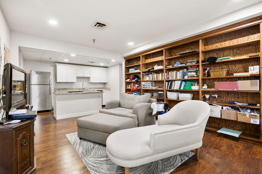 More Photos Of 82 N Pearl St, Albany Apartments For Sale