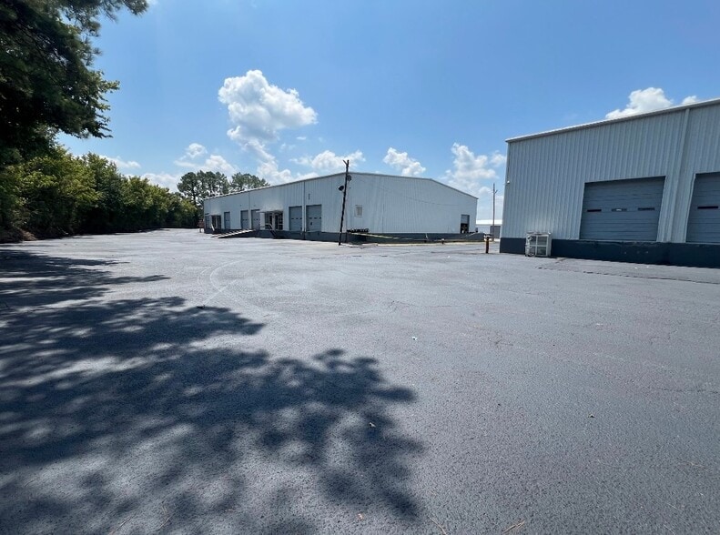 More Photos Of 123-139 Ragland Rd, Jackson Warehouse For Lease