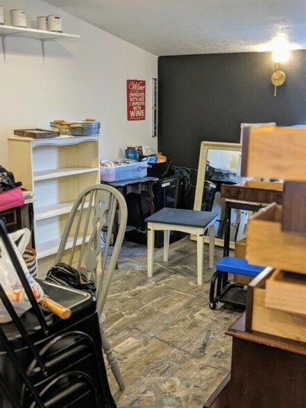 More Photos Of 431-433 Brock Av, Burlington Storefront Retail Residential For Lease