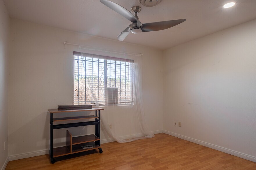 More Photos Of 6236 Laredo St, Las Vegas Office For Sale