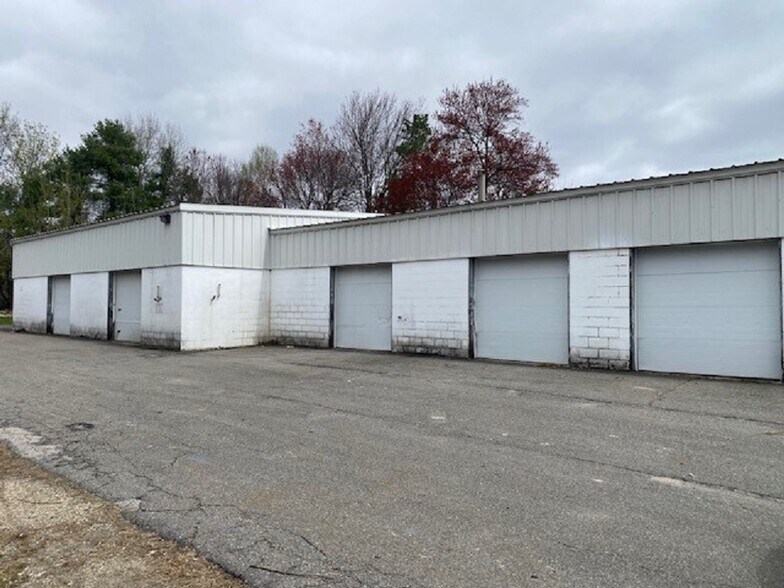 More Photos Of 92 Londonderry Tpke, Manchester Storefront Retail Office For Lease