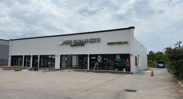 More Photos Of 18413 Highway 105 W, Montgomery Freestanding For Sale