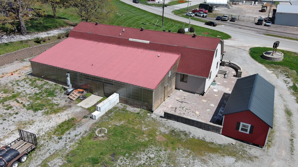 More Photos Of 641 Highland Ave, Vine Grove Freestanding For Sale