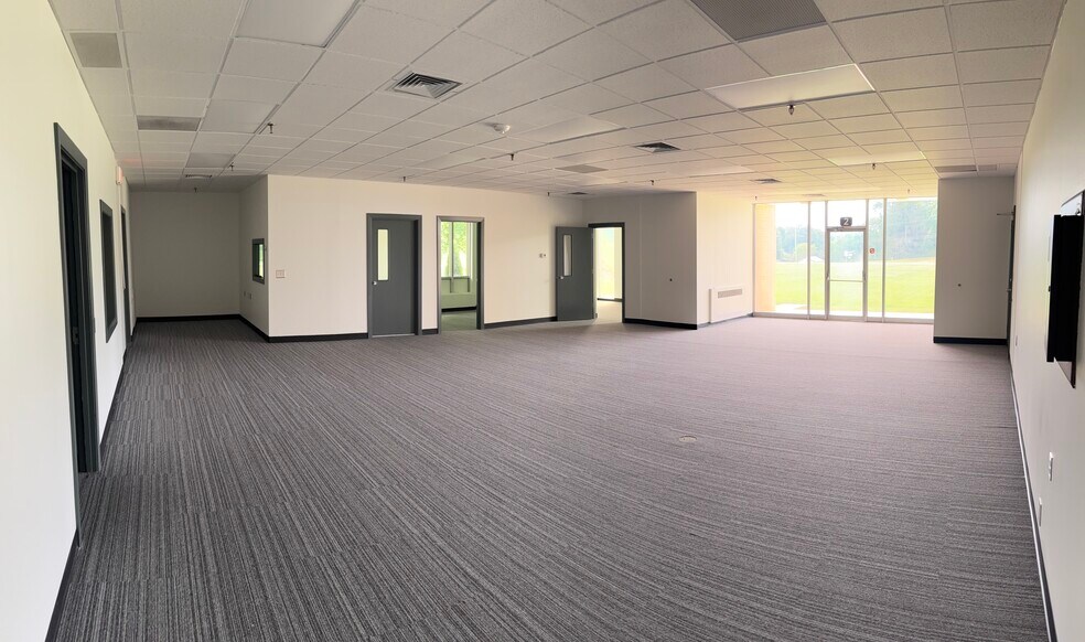 More Photos Of 9300 Courtland Dr NE, Rockford Warehouse For Lease