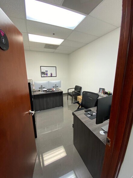 More Photos Of 10508 N Kendall Dr, Miami General Retail For Lease