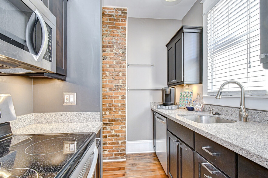 More Photos Of 707 W Swann Ave, Tampa Office For Sale