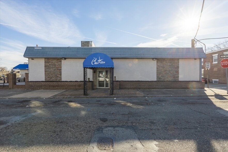 More Photos Of 2154 Bridge St, Philadelphia General Retail For Sale