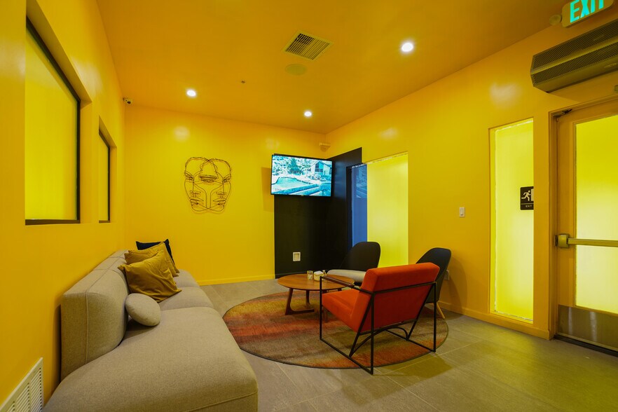 More Photos Of 353 S Palm Canyon Dr, Palm Springs Medical For Sale