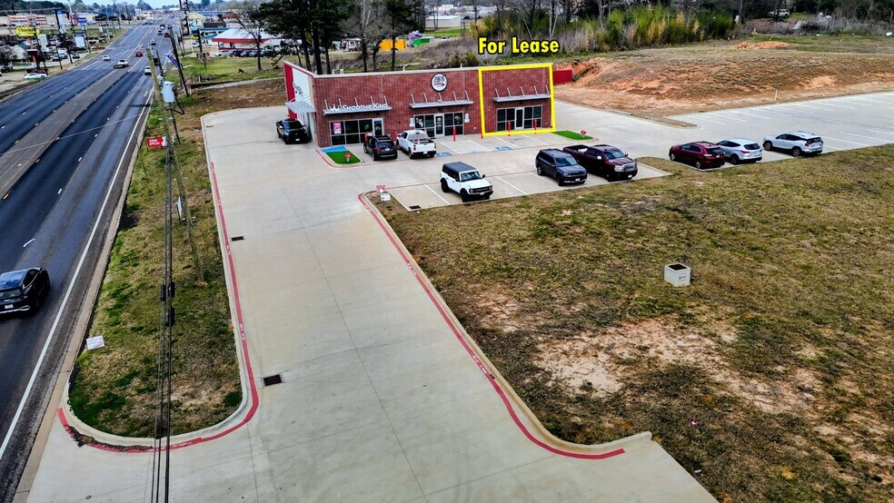 More Photos Of 2212 Crockett Rd, Palestine Freestanding For Lease