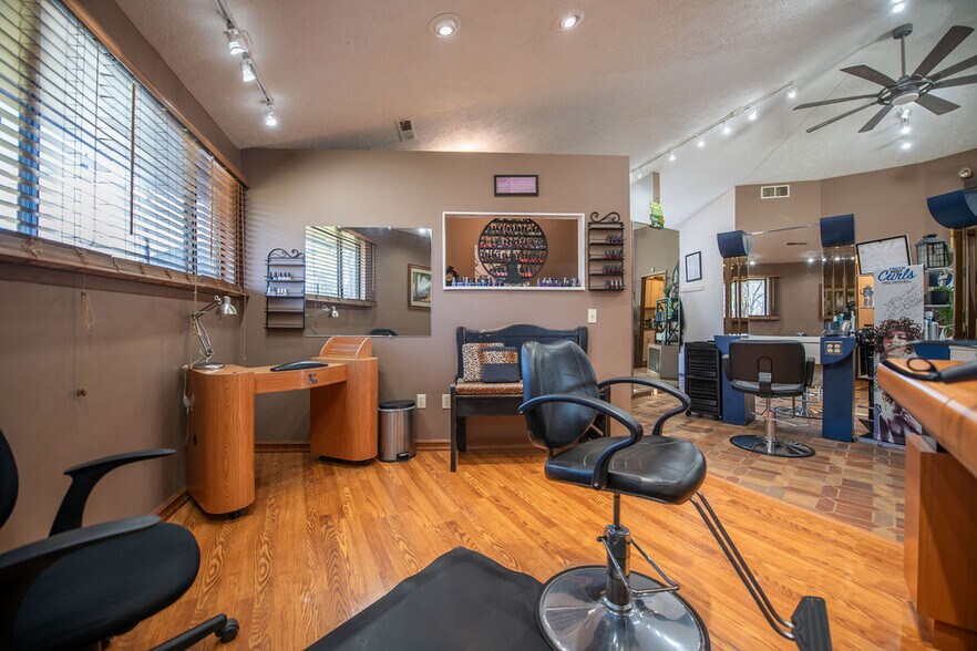 More Photos Of 411 W Canal St, Malvern General Retail For Sale