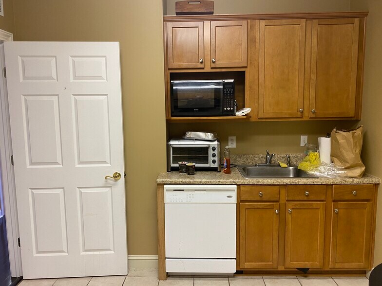 More Photos Of 6817 Southpoint Pky, Jacksonville Loft Creative Space For Lease