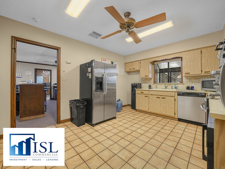 More Photos Of 112 N Poplar Ave, Sanford Flex For Sale