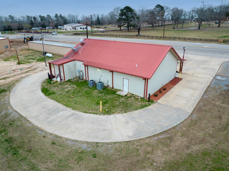 More Photos Of 17589 TX-19 Hwy, Montalba General Retail For Sale