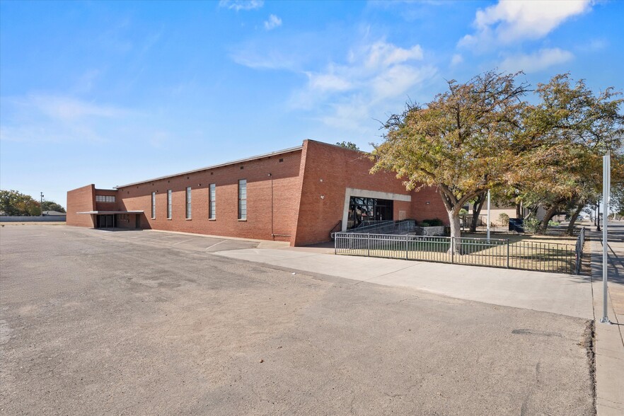 More Photos Of 1911 34th St, Lubbock Specialty For Sale