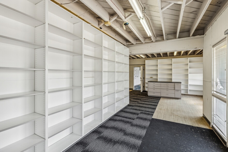 More Photos Of 2752 6th Ave S, Seattle Warehouse For Lease