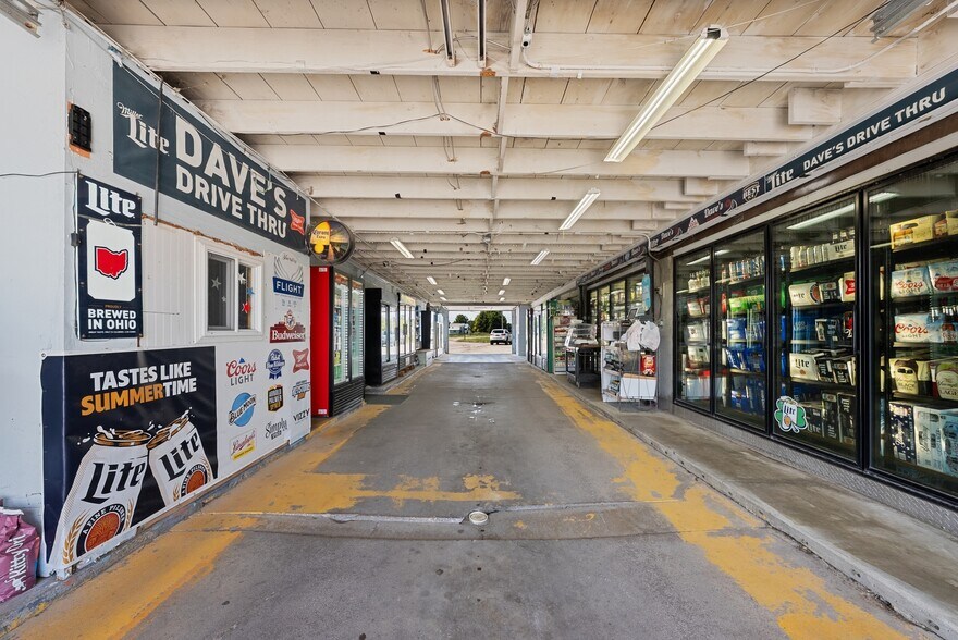 More Photos Of 7697 E Harbor Rd, Lakeside Marblehead Convenience Store For Sale