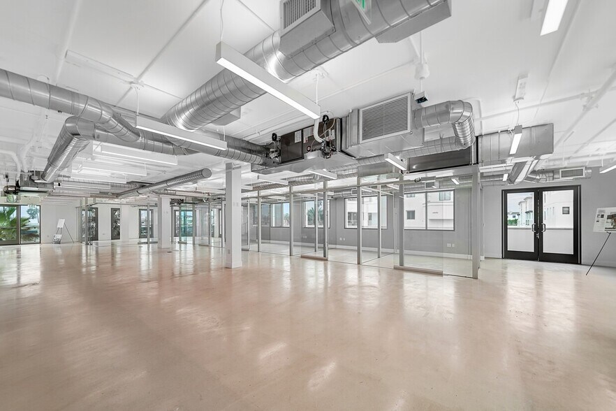 More Photos Of 2210-2280 Newport Blvd, Newport Beach Apartments For Lease